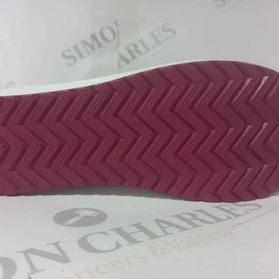 BOXED PAIR OF FASHION OPEN TOE SHOES IN PINK/GREY EU SIZE 37