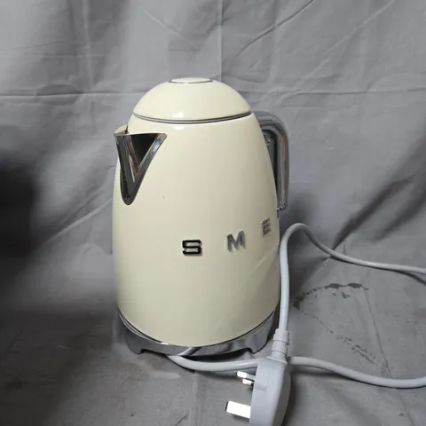 BOXED SMEG CREAM KETTLE 