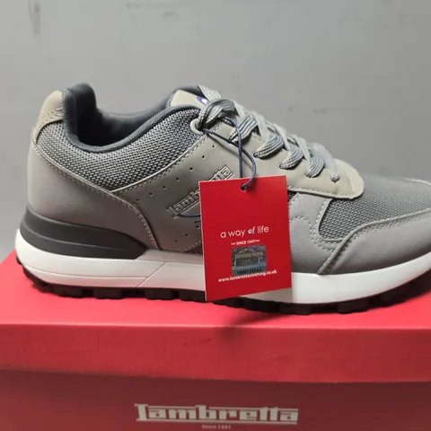 LAMBRETTA MENS ECHO 2 LACE UP SPORTY RETRO TRAINERS - UK 8 