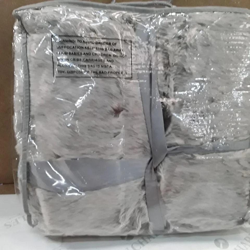 BRAND NEW ICONIC LUXURY THROW - 150CM X 200CM (GREY)