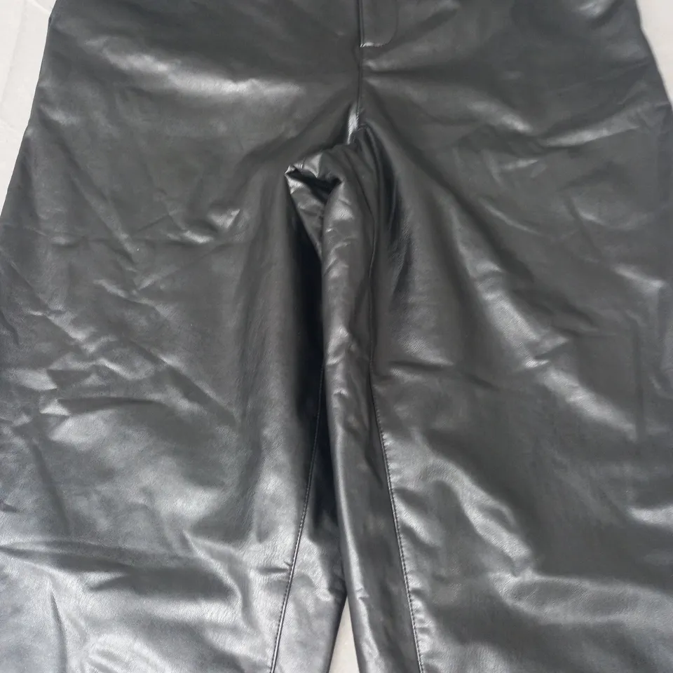 BEN DE LISI DEEP TURN PETITE PANTS IN BLACK SIZE 14