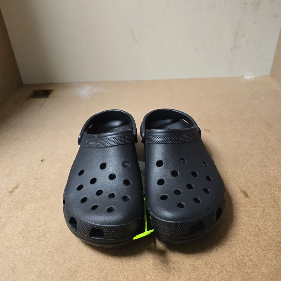 CROCS CLASSIC BLACK UK SIZE M12 UNBOXED TAGGED