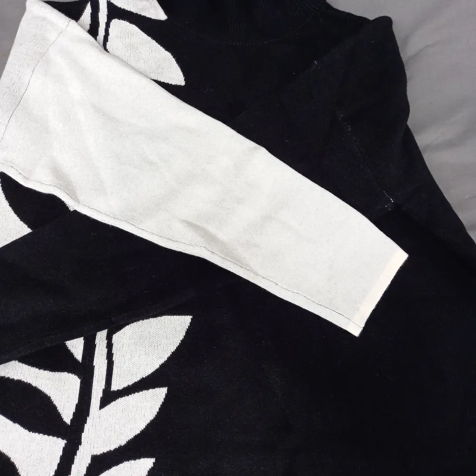 WYNNE COLLECTION SWEATER IN CREAM/BLACK SIZE XL