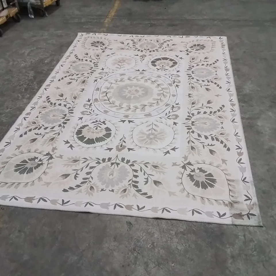QUALITY DESIGNER AREA RUG - APPROXIMATELY 200x290cm