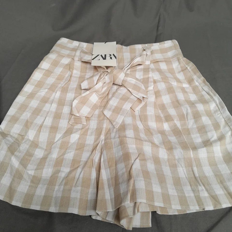ZARA SHORTS CHECKER SHORTS - XS