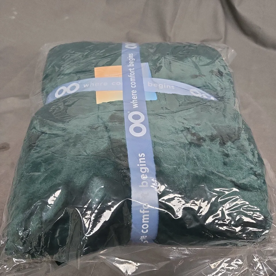 SEALED OODIE HOODED OVERSIZED BLANKET - GREEN