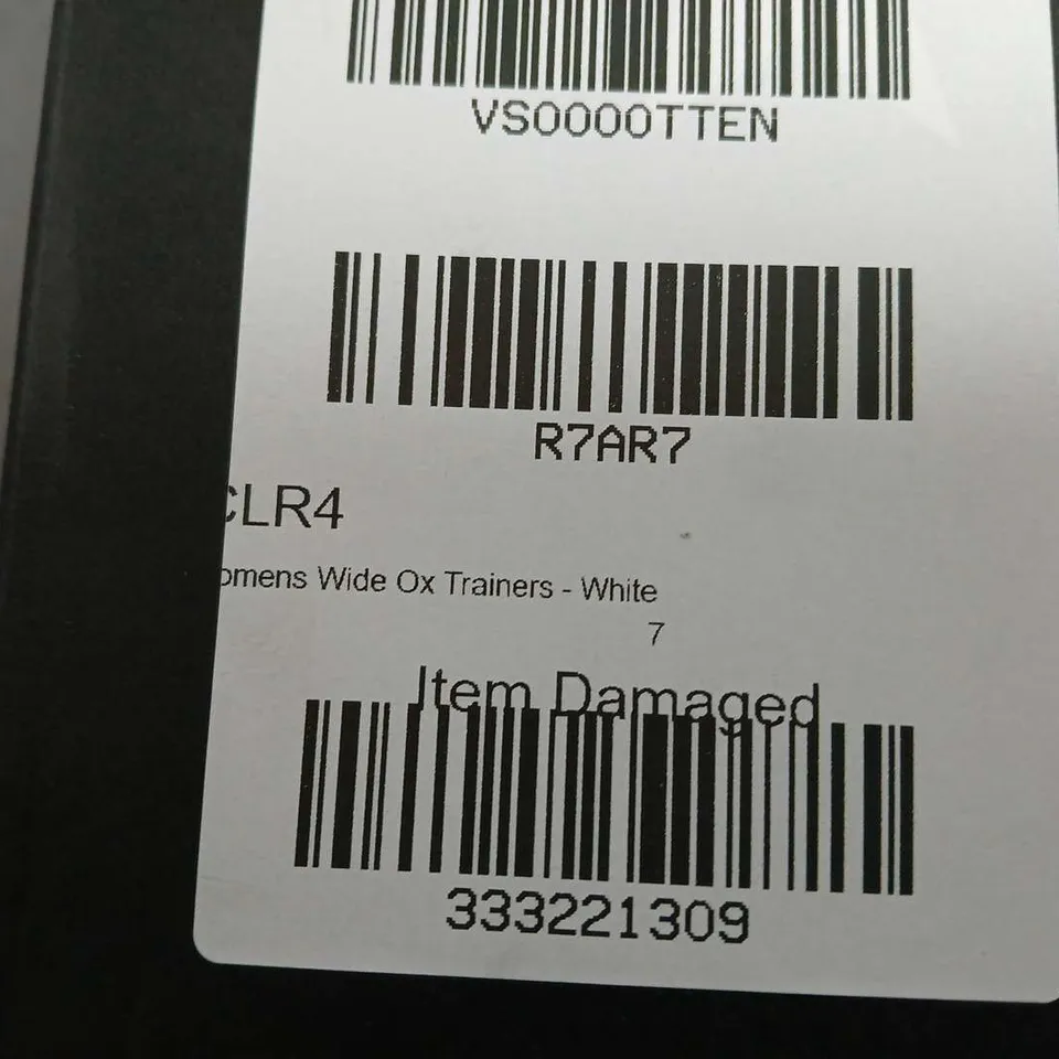 BOXED CONVERSE WIDE OX TRAINERS - WHITE (UK 7)