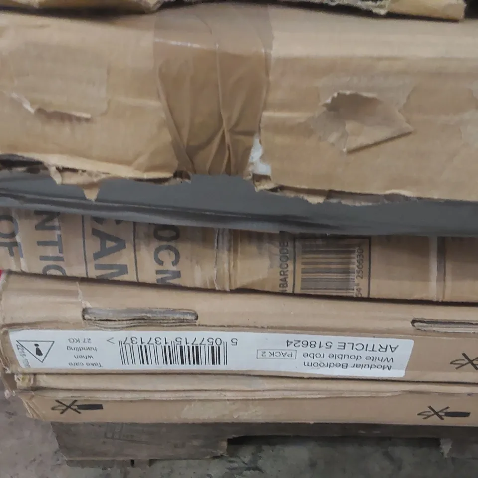 PALLET CONTAINING A LARGE ASSORTMENT OF WORKTOPS/FURNITURE PANELS ECT