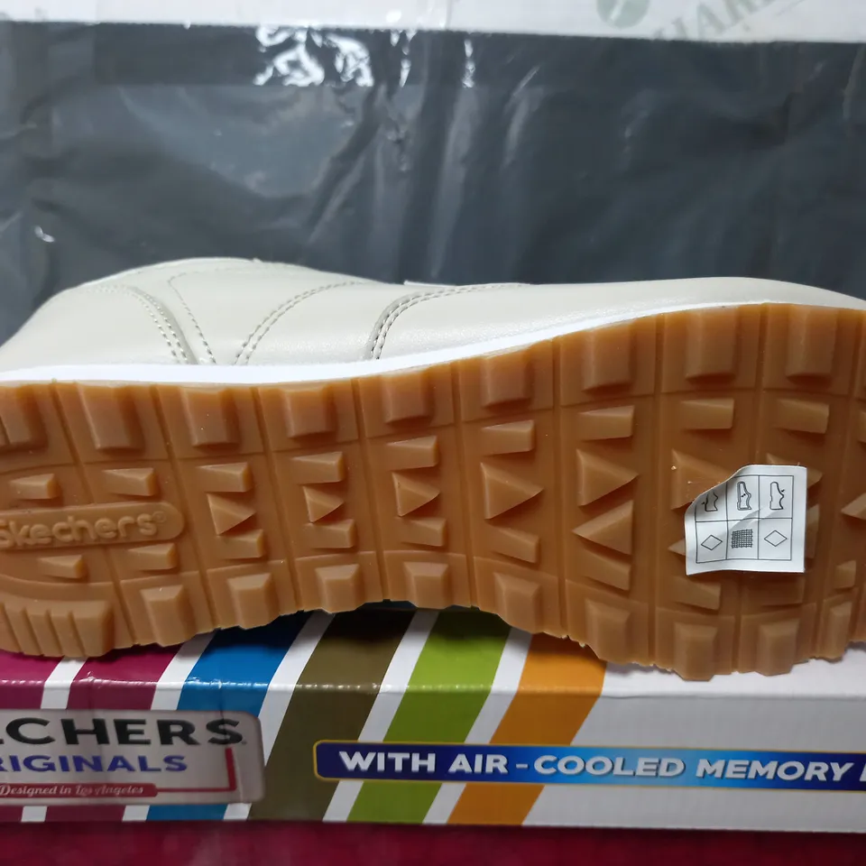 SKECHERS ORIGINALS WOMENS TRAINERS IN TAUPE - SIZE 5
