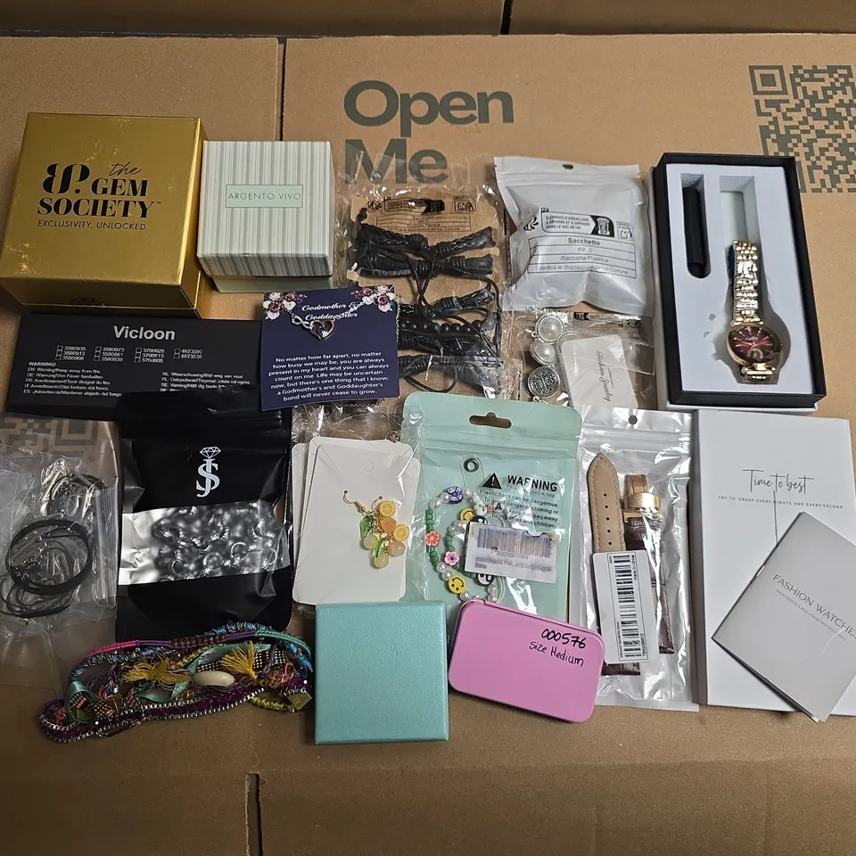 LARGE QUANTITY OF ASSORTED JEWELLERY TO INCLUDE: TO INCLUDE COSTUME JEWLLERY, WATCHES AND BRACELETS