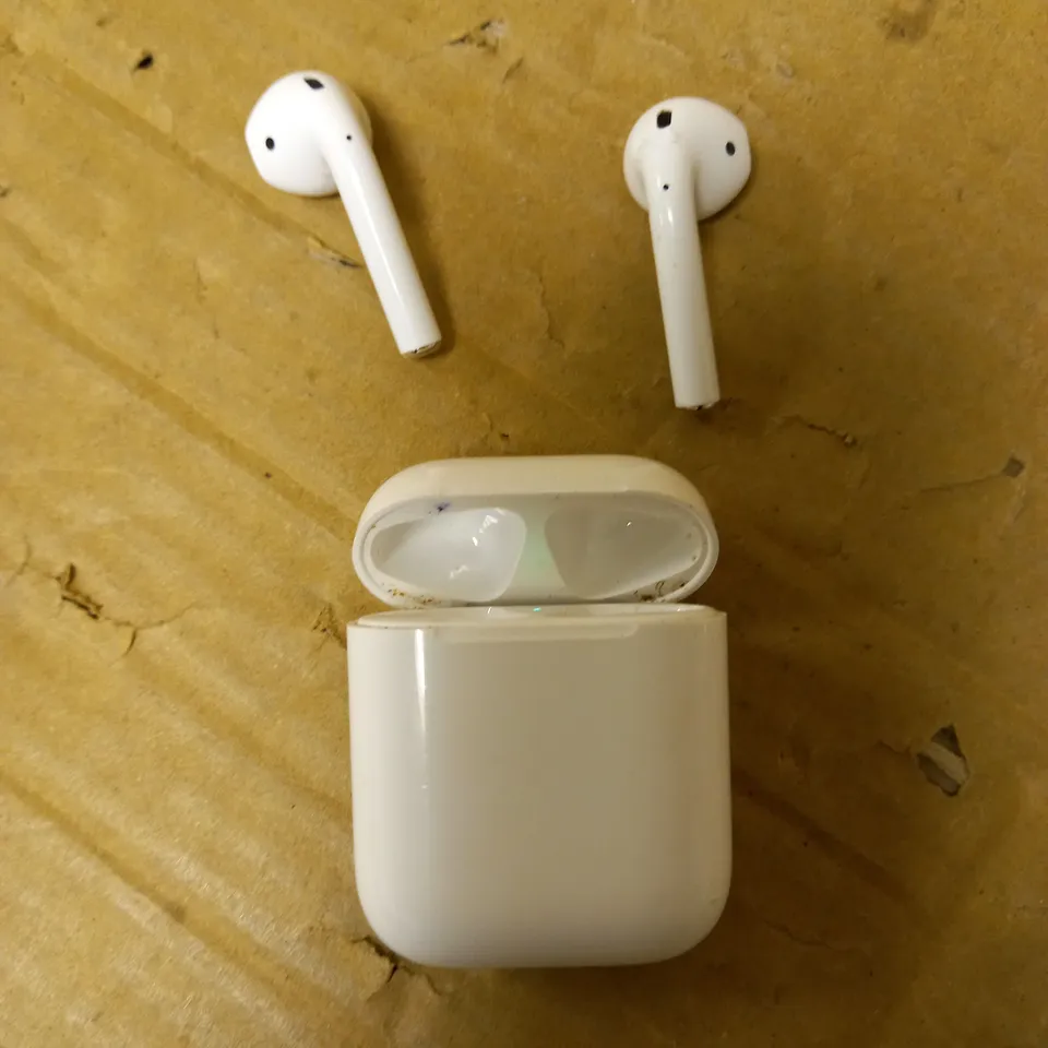 APPLE AIRPODS