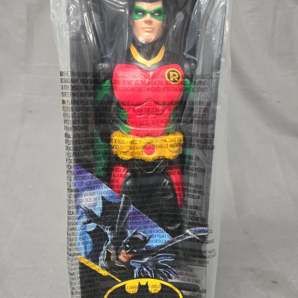 HASBRO DC BATMAN - ROBIN COLLECTIBLE FIGURE