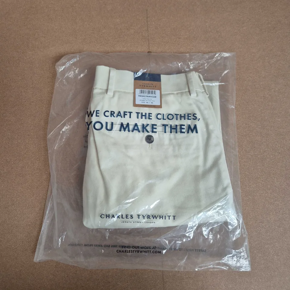 BAGGED CHARLES TYRWHITT IVORY SLIM FIT ULTIMATE NON-IRON CHINOS IN CREAM - 32W/30L