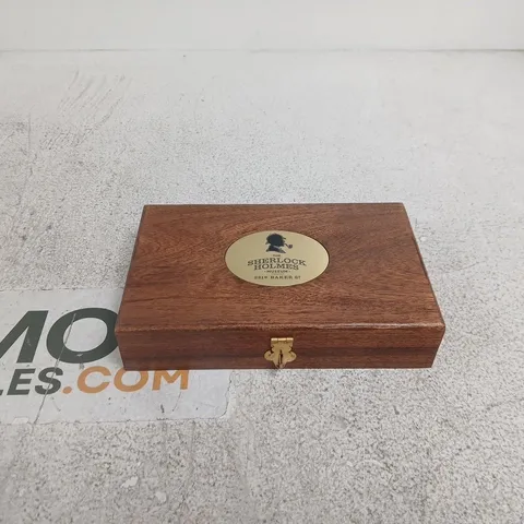 THE SHERLOCK HOLMES MUSEUM WOODEN PRESENTATION BOX WITH MAGNIFIER & LETTER OPENER
