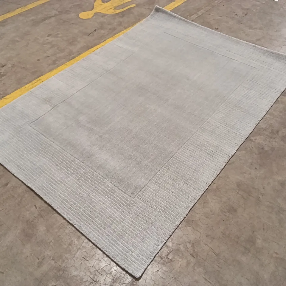 QUALITY DESIGNER AREA RUG - APPROXIMATELY 230CM X 158CM