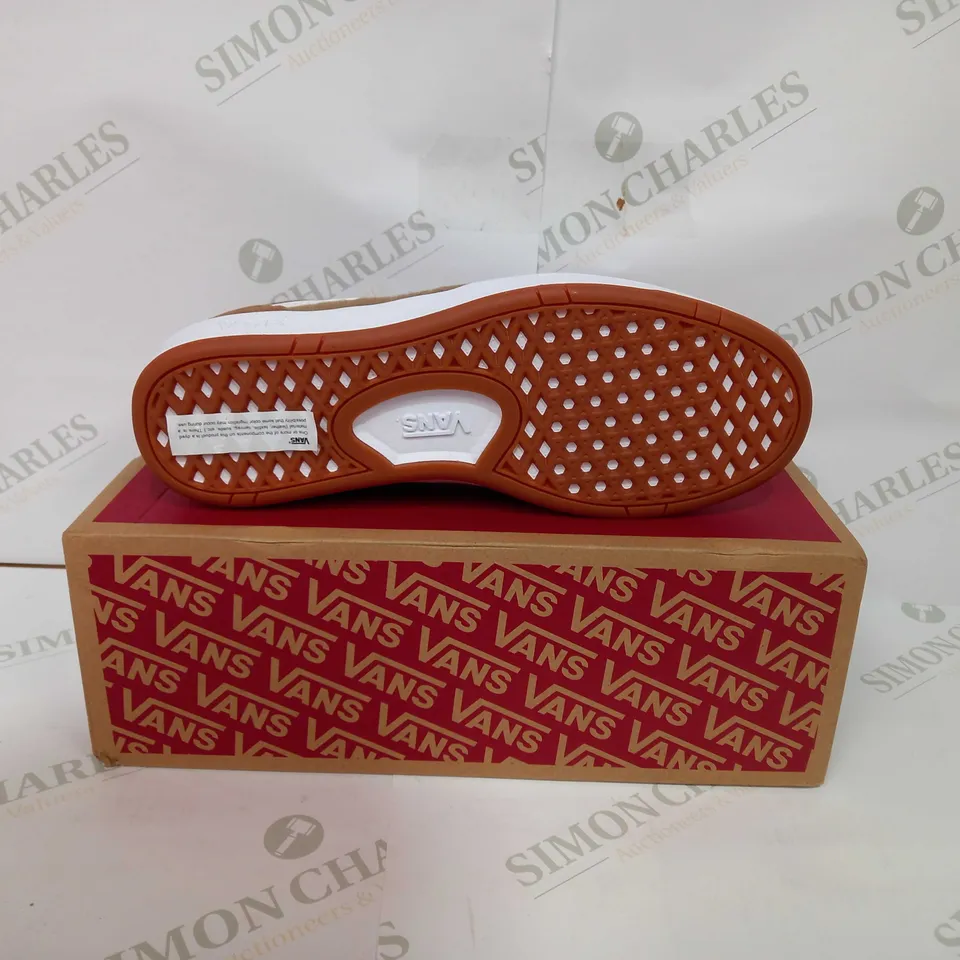 VANS CRUZE TO CC IN BROWN - UK 9 