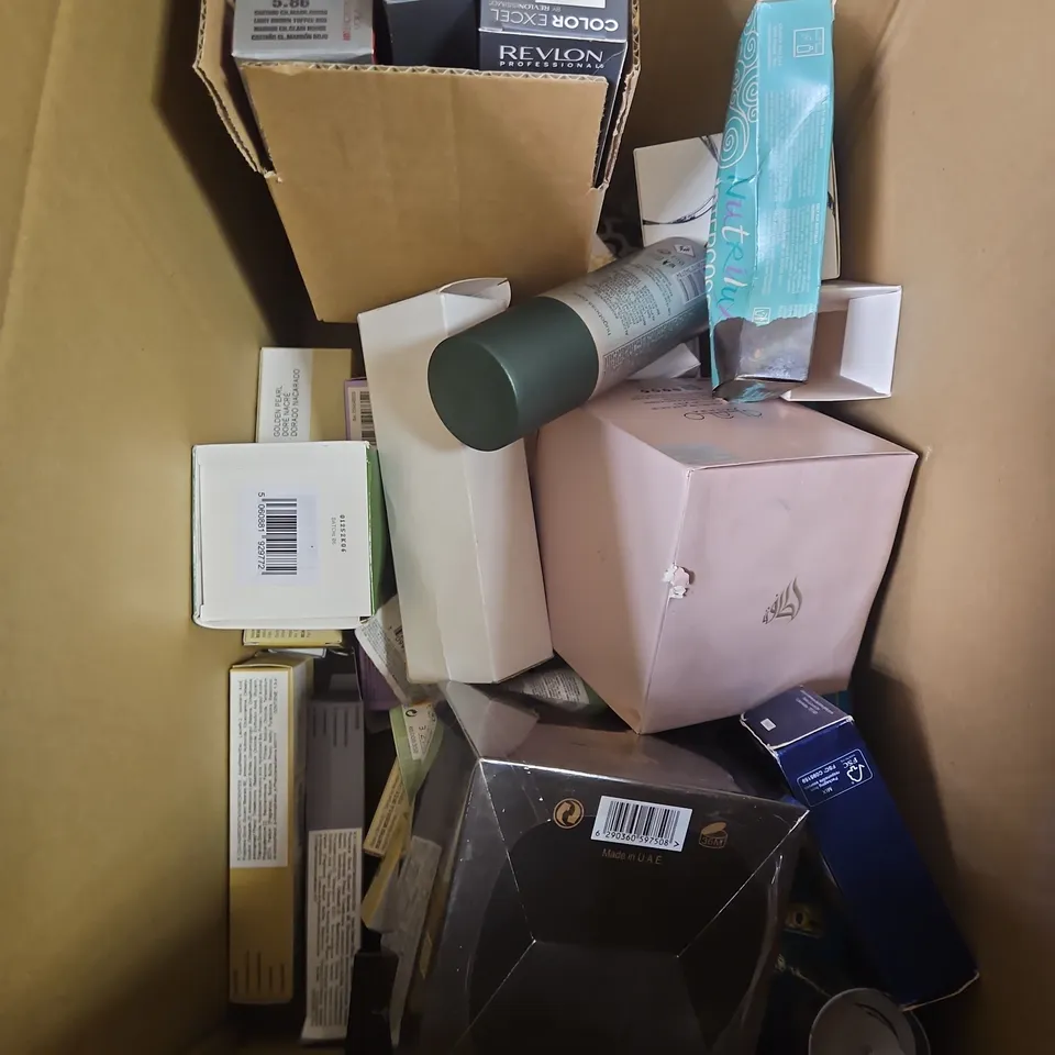 BOX OF APPROXIMATELY 20 ASSORTED COSMETIC ITEMS TO INCLUDE - BOSS FRAGRANCE SET - JAGUA EAU DE TOILETTE - REVLON MAGNET ULTIMATE POST-TECHNICAL SHAMPOO - ETC