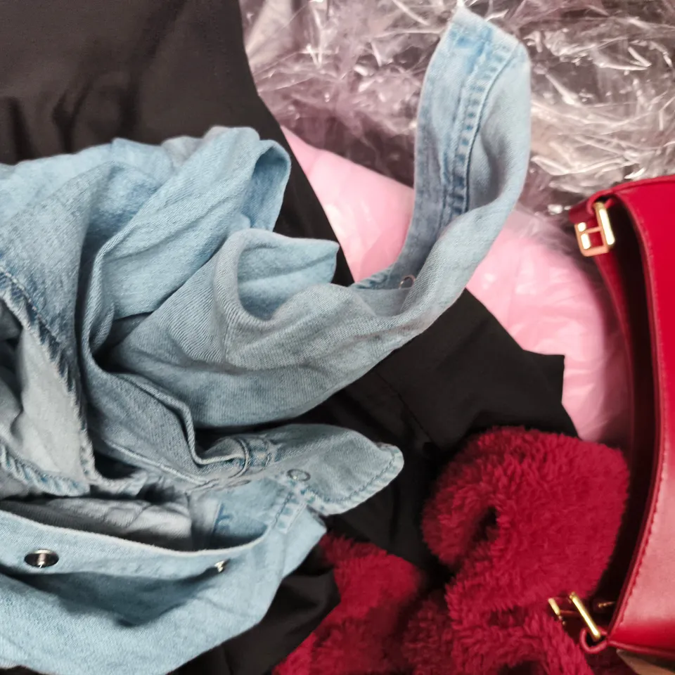 BOX OF APPROXIMATELY 20 ASSORTED CLOTHING AND FASHION PRODUCTS IN VARIOUS STYLES AND SIZES - COLLECTION ONLY