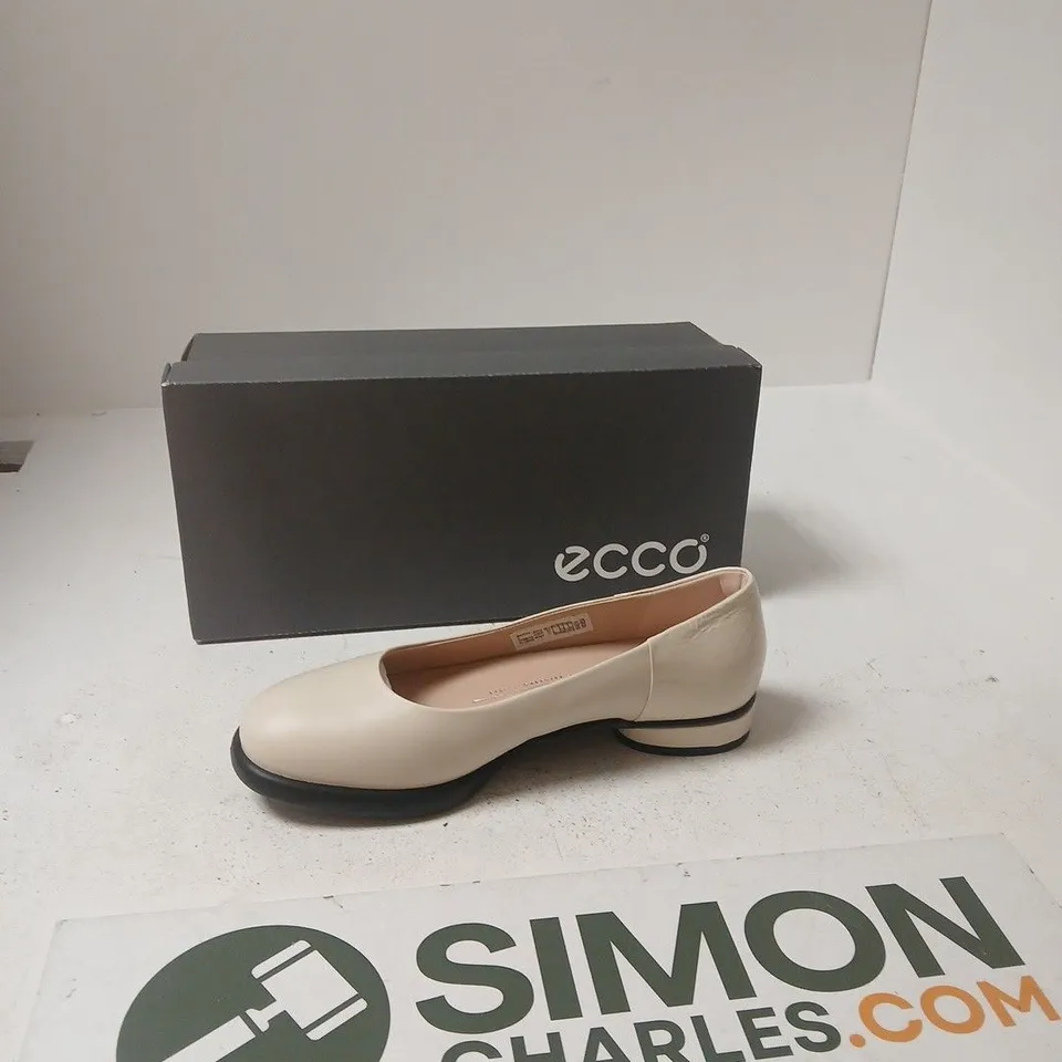 ECCO WOMEN'S BEIGE LEATHER FLATS - EUR SIZE 37