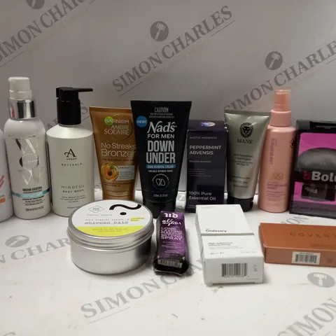 BOX OF APPROX 10 ASSORTED BEAUTY PRODUCTS TO INCLUDE COLORWOW DREAM COCKTAIL LEAVE-IN TREATMENT, MANE HAIR THICKENING CONDITIONER, LEE STAFFPORD MOISTURE MIST, ETC