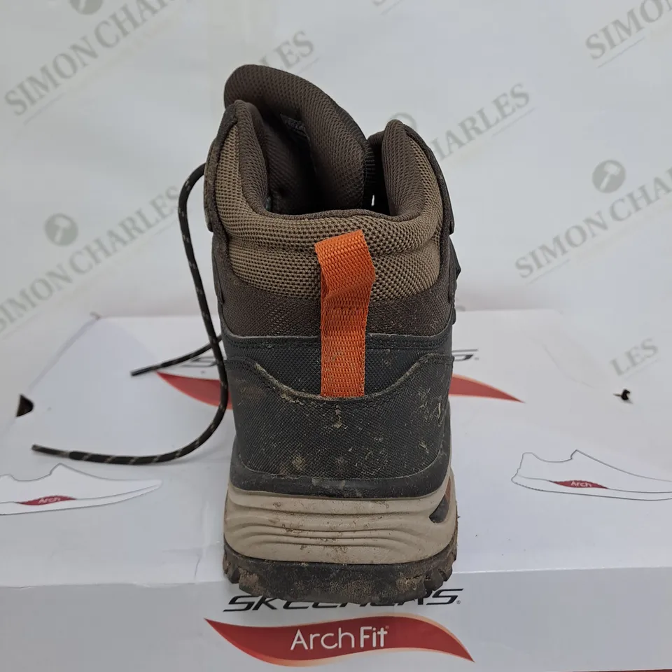 BOXED SKETCHERS ARCH FIT BROWN WALKING BOOTS SIZE 12, SIGNS OF WEAR