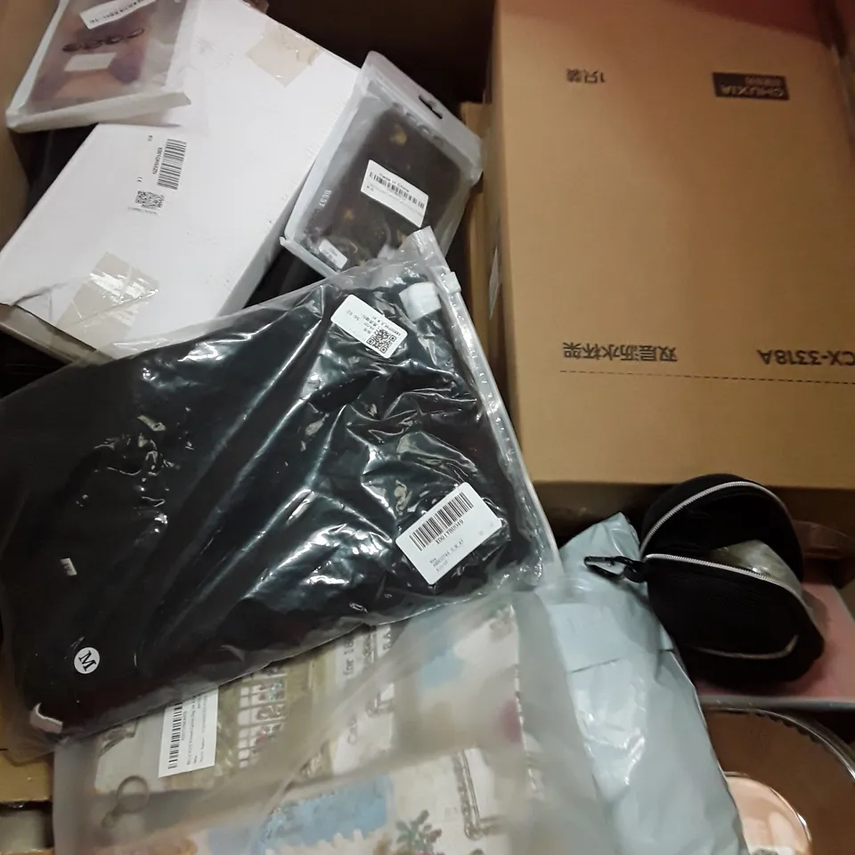 PALLET TO CONTAIN AN ASSORTMENT OF HOUSEHOLD ITEMS TO INCLUDE CLOTHING, CHRISTMAS DECORATIONS AND PHONE CASES ECT