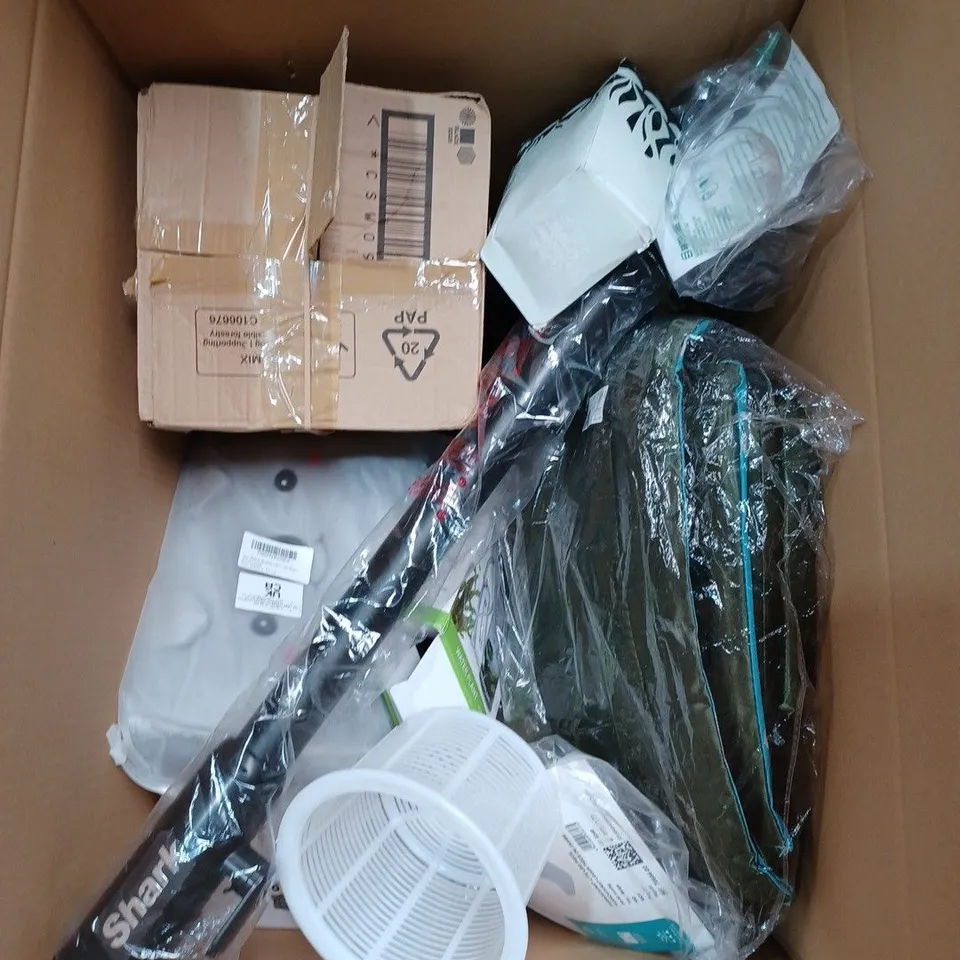 LOT TO CONTAIN APPROXIMATELY 25 ASSORTED HOUSEHOLD GOODS & PRODUCTS, INCLUDES WATER BOTTLES, BABY BOWLS, CHARCOAL & WALLPAPER
