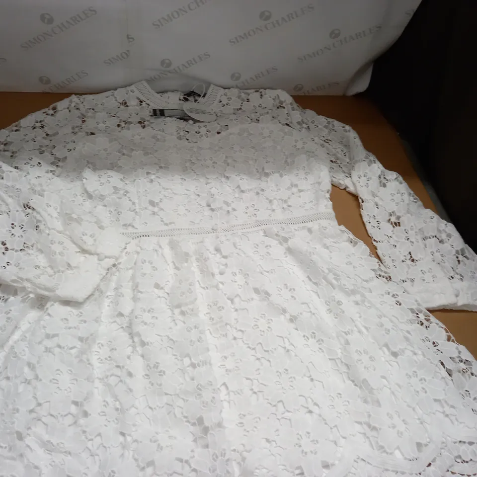 BOOHOO PLUS PREMIUM GUIPURE LACE SKATER DRESS - UK 24
