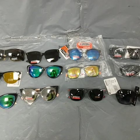APPROXIMATELY 200 ASSORTED FASHION GLASSES BY OBJECT IN VARIOUS STYLES AND SIZES