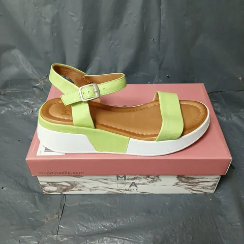 BOXED PAIR OF MODA IN PELLE ORINA LEATHER BUCKLE ANKLE STRAP SANDAL IN LIME GREEN SIZE 6