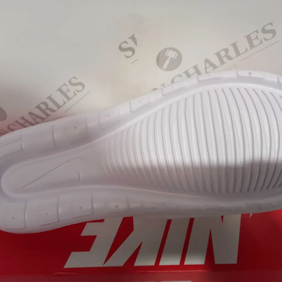 BOXED PAIR OF NIKE VICTORI ONE SLIDERS IN WHITE SIZE 11
