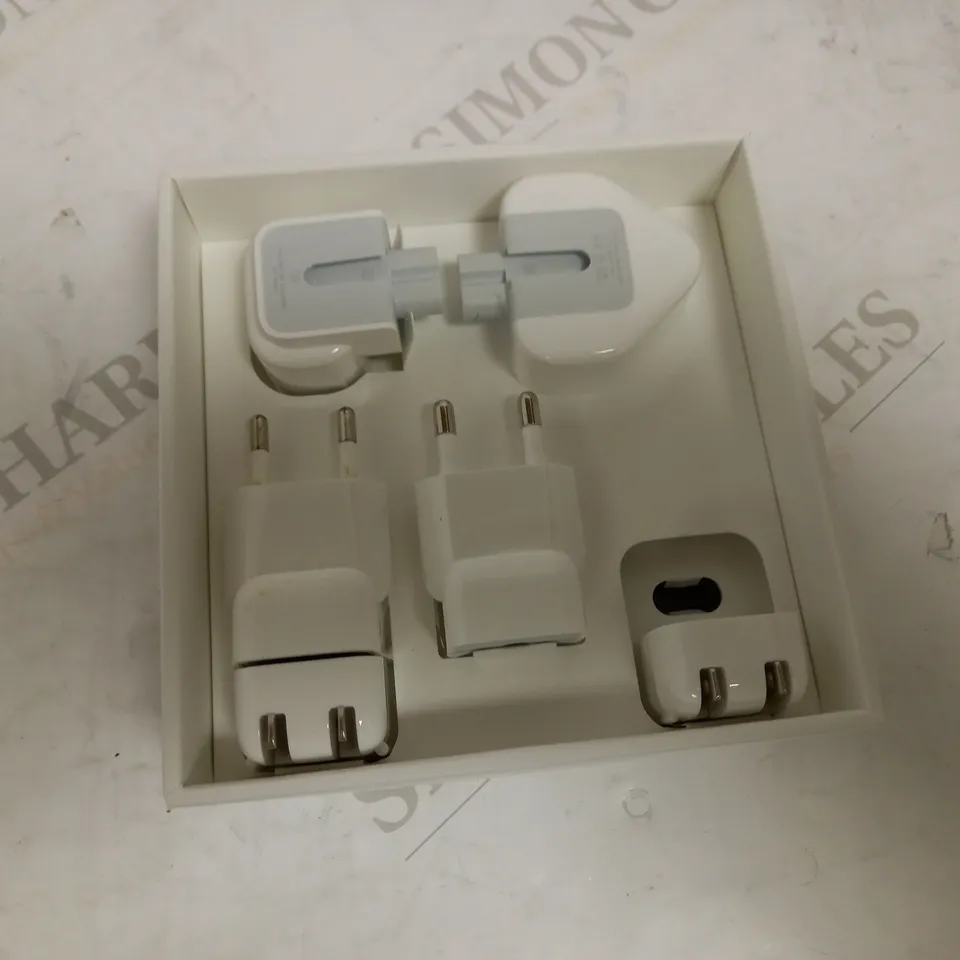 APPLE UK MD837ZM/A WORLD TRAVEL ADAPTER KIT