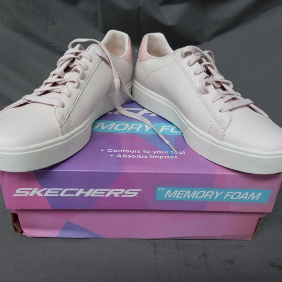 BOXED PAIR OF SKECHERS COURT CLASSIC EDEN TRAINERS IN BLUSH SIZE 4.5