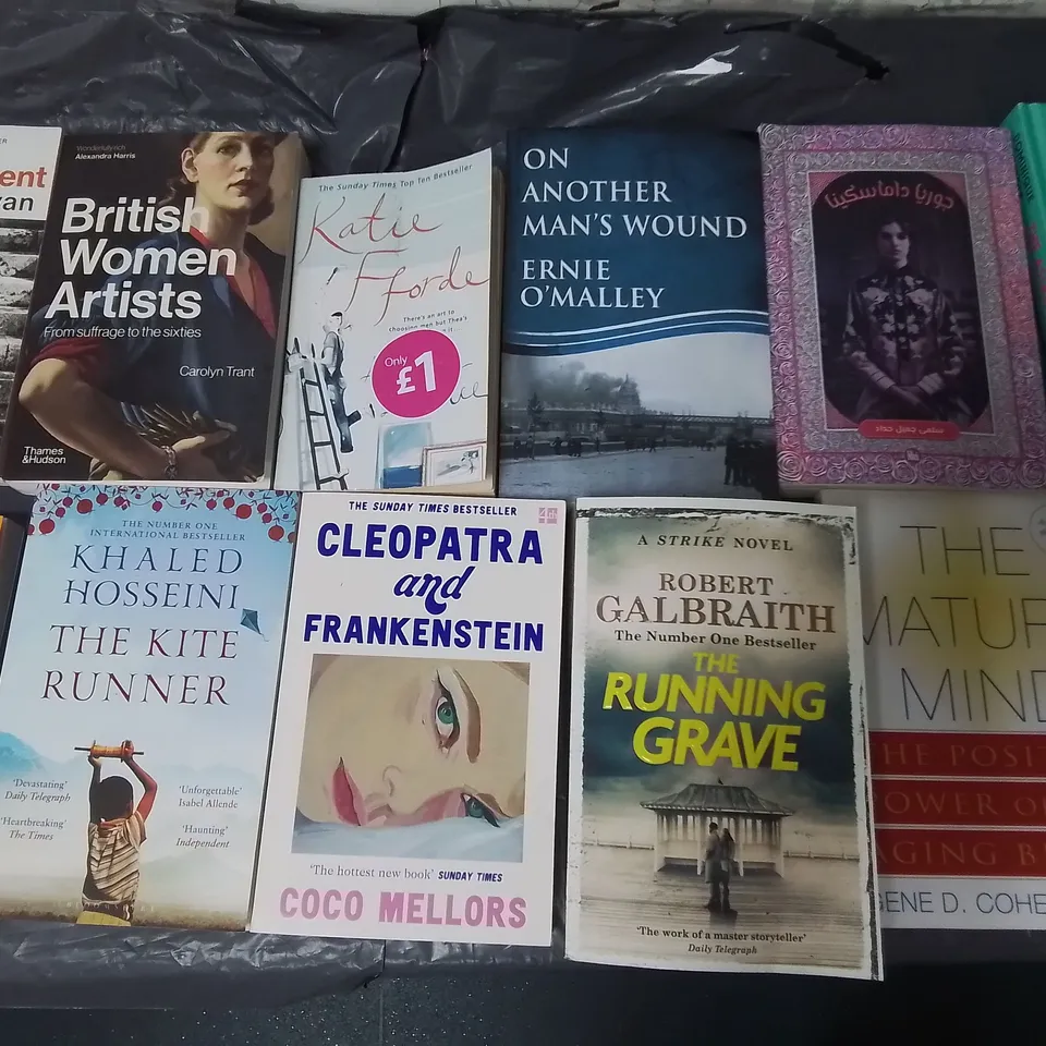 LARGE QUANTITY OF ASSORTED BOOKS TO INCLUDE EASY MEALS EVERYDAY, BIRTH A HISTORY AND VARIOUS KIDS BOOKS 