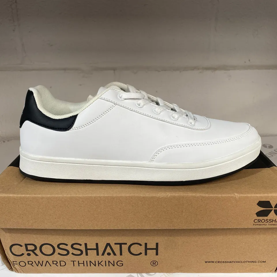 BOXED PAIR OF CROSSHATCH WHITE TRAINERS SIZE 9