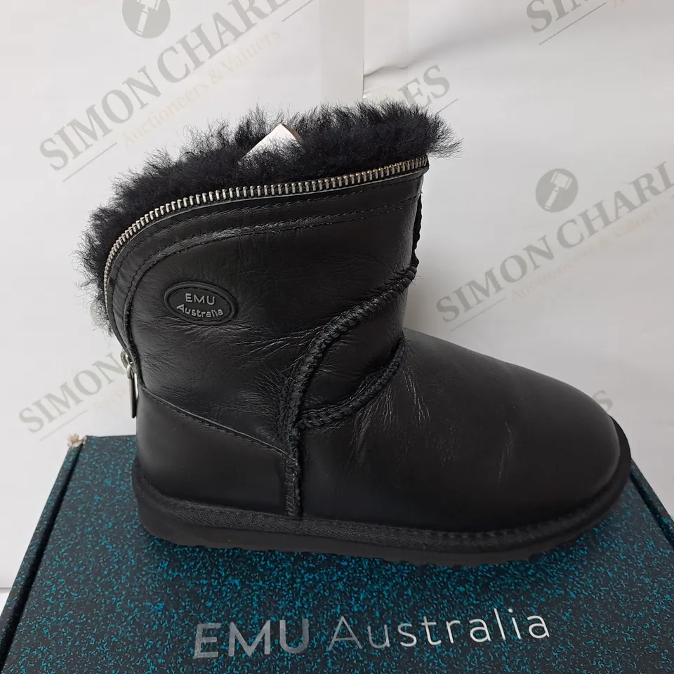 BOXED EMU BLACK LEATHER FUR BOOTS WITH ZIP SIZE 4