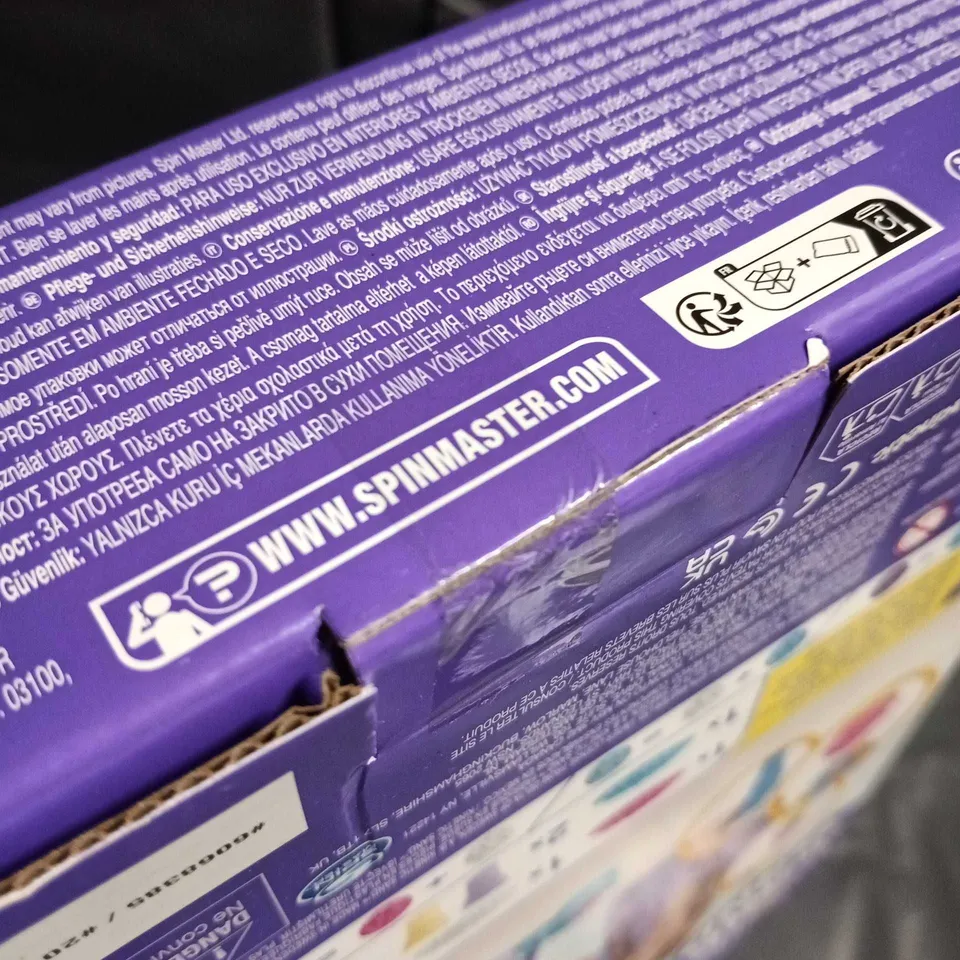 KINETIC SAND SOFT SERVE STATION ICE CREAM TOY SET – BOXED