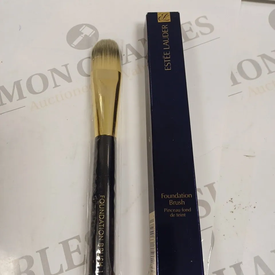 BOXED ESTEE LAUDER FOUNDATION BRUSH 