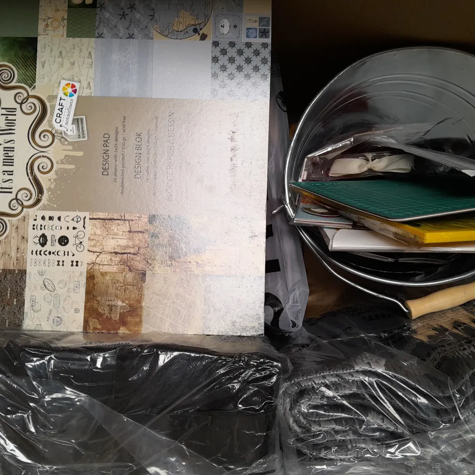 BOX OF APPROXIMATELY 10 ASSORTED HOUSEHOLD ITEMS TO INCLUDE GARDEN BIRDS PLAYING CARDS, TOPPER DECKS GOOD SPORT, ETC