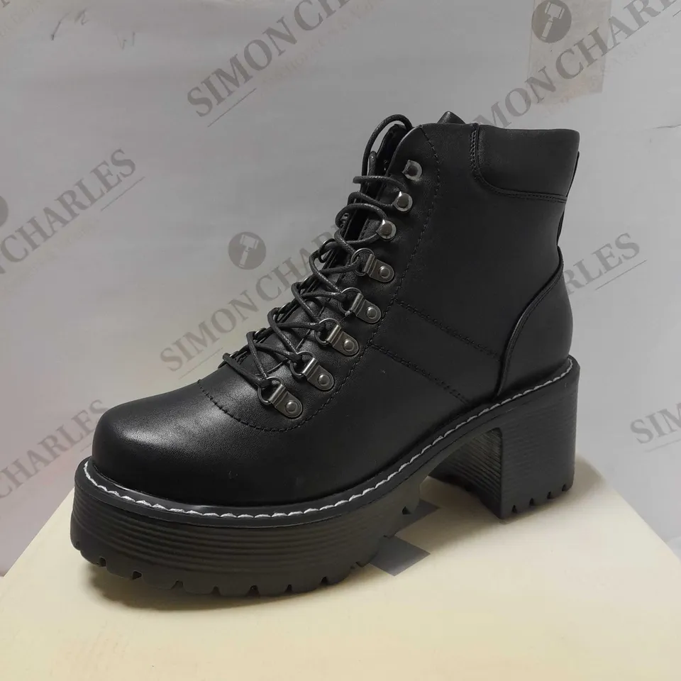 KOI ZUNI ROCK BLACK PU HIKER BOOTS - SIZE 7