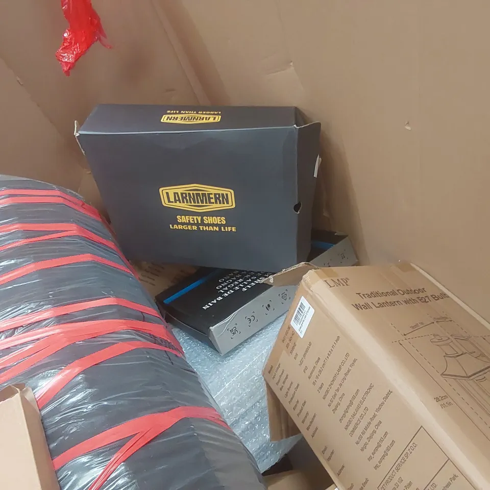 PALLET CONTAINING A VERY LARGE QUANTITY OF ASSORTED ITEMS INCLUDING: MATTRESS, OUTDOOR WALL LANTERNS, PAPER SHREDDER, SAFETY BOOTS ECT
