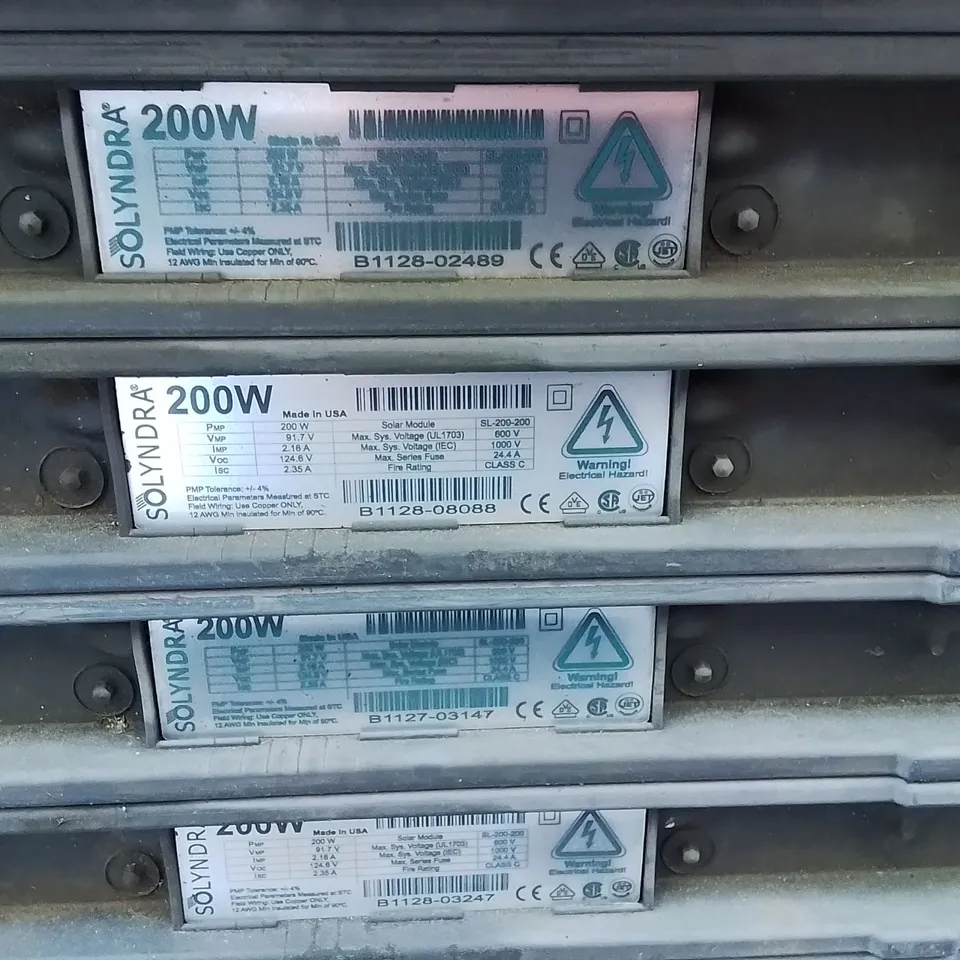 PALLET CONTAINING A LARGE QUANTITY OF UNTESTED SOLYNDRA 200W SOLAR PANELS