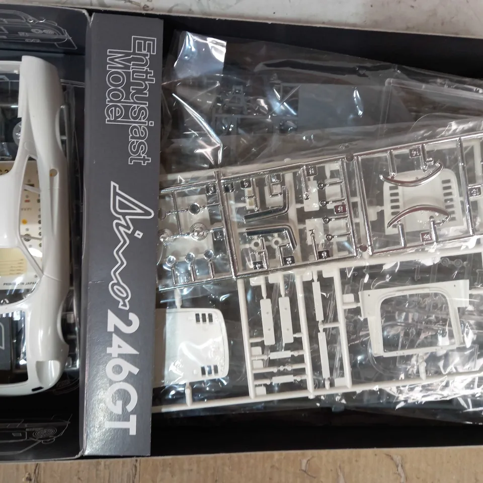 FERRARI 1/24 SCALE DINO 246GT EARY TYPE MODEL KIT