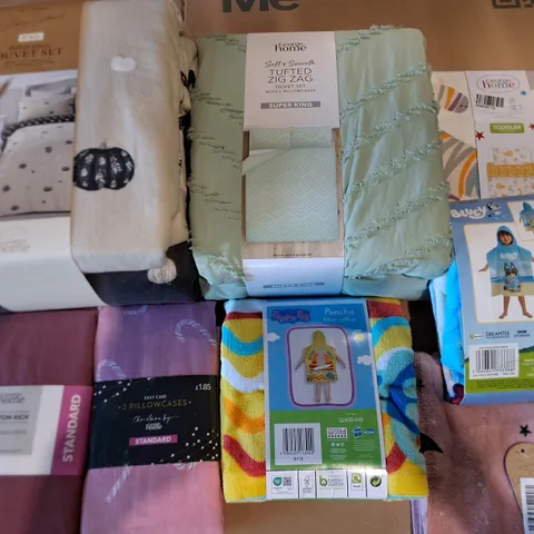 LOT OF APPROXIMATELY 15 ASSORTED BEDDING AND SOFT FURNISHING  ITEMS TO INCLUDE PEPPA PIG PONCHO, DUVET SET AND SHEETS