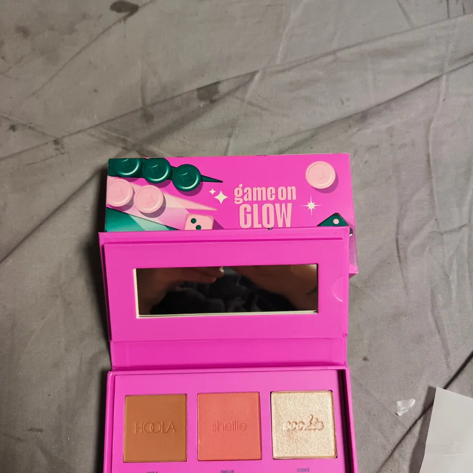 GAME ON GLOW FACE PALETTE – THREE-SHADE POWDER SET (HOOLA, SHELLIE, COOKIE) IN PINK CASE