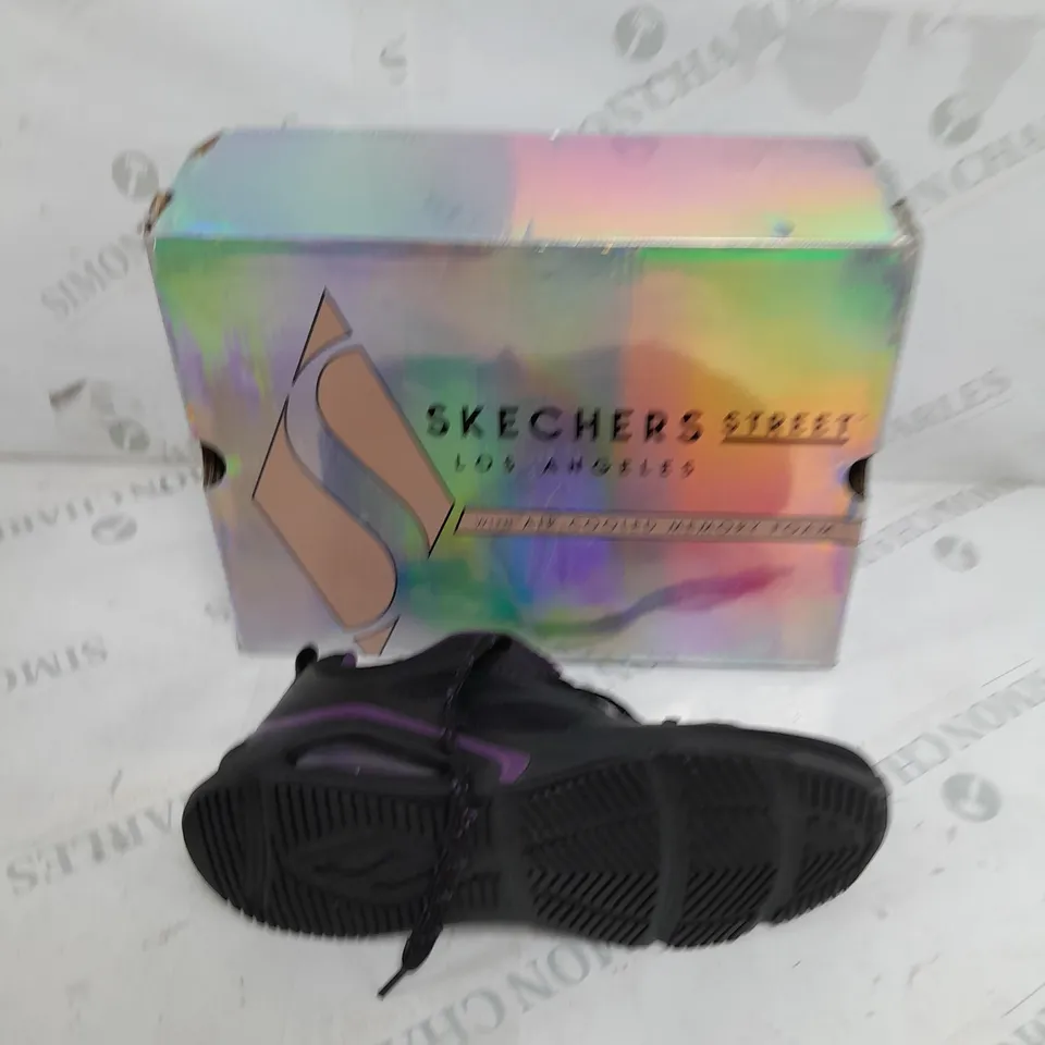 BOXED SKETHERS STREET BLACK/PURPLE TRAINER IN SIZE 5 