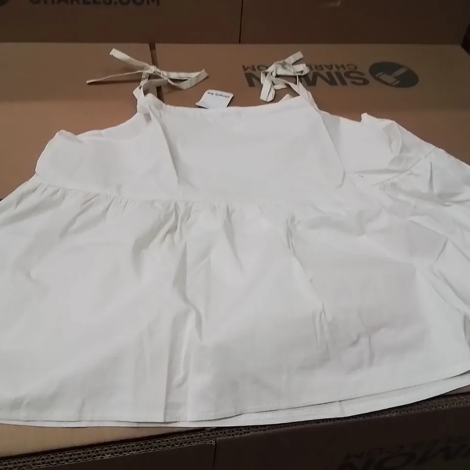 BOXED BRAND NEW APPROXIMATELY 18 SIMPLY BE TIE STRAP CAMI SHIRT WHITE SIZE 18
