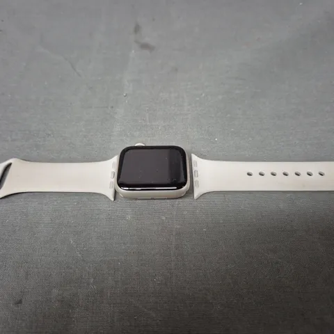 BOXED APPLE WATCH SE - STARLIGHT ALUMINIUM CASE