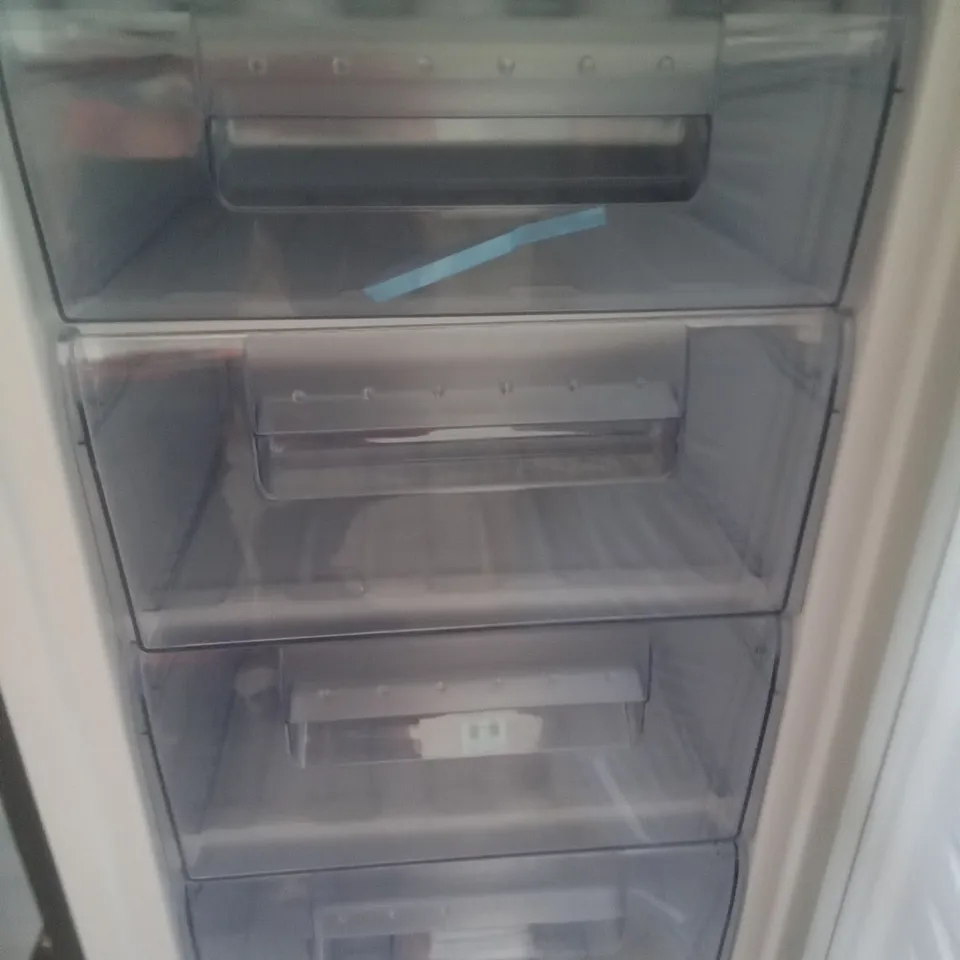 SWAN SR8160 172CM 50/50 FRIDGE FREEZER BLACK  RRP £299.99