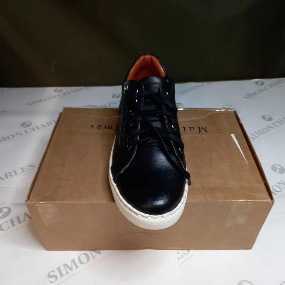 BOXED PAIR OF MAISON DE NIMES LEATHER ZIP SIDE TRAINERS IN BLACK - SIZE 7